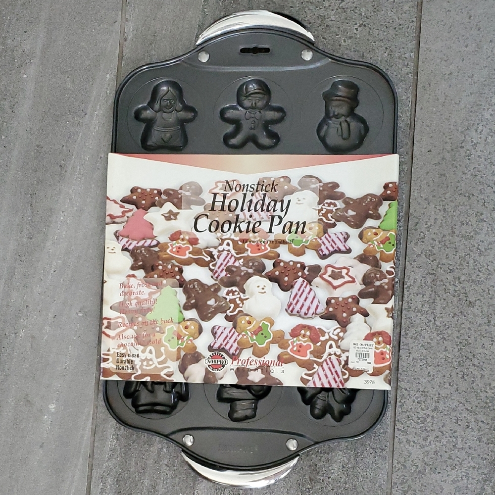 NONSTICK HOLIDAY COOKIE PAN  NWT